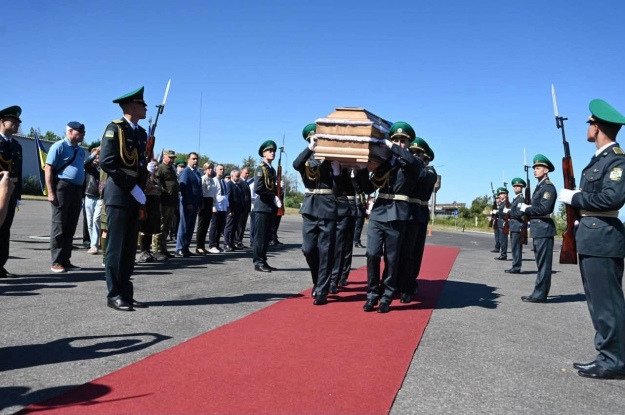  Останки полковника Євгена Коновальця повернули з Нідерландів в Україну 
