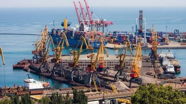  Мінвідновлення оприлюднило коментар щодо діяльності порту Чорноморськ 
