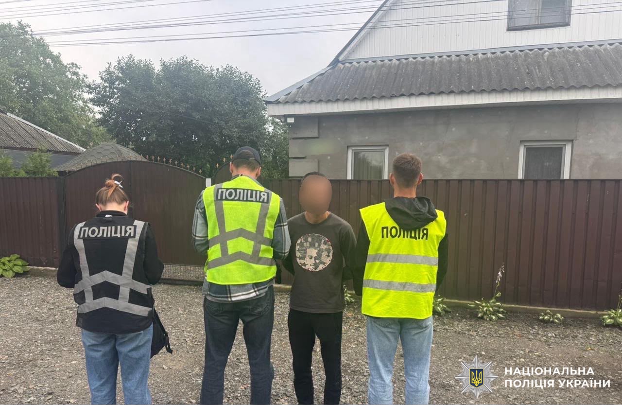  Розповсюджував психотропи: поліцейські Київщини повідомили про підозру зловмиснику 