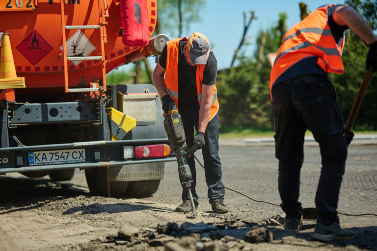  На Київщині продовжують оновлення доріг місцевого значення 