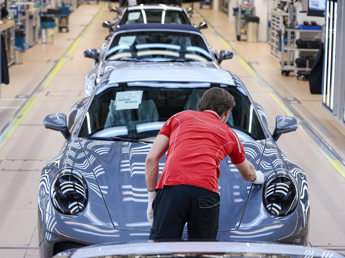  "Доводиться йти на болючі кроки". Porsche закриває три підприємства 
