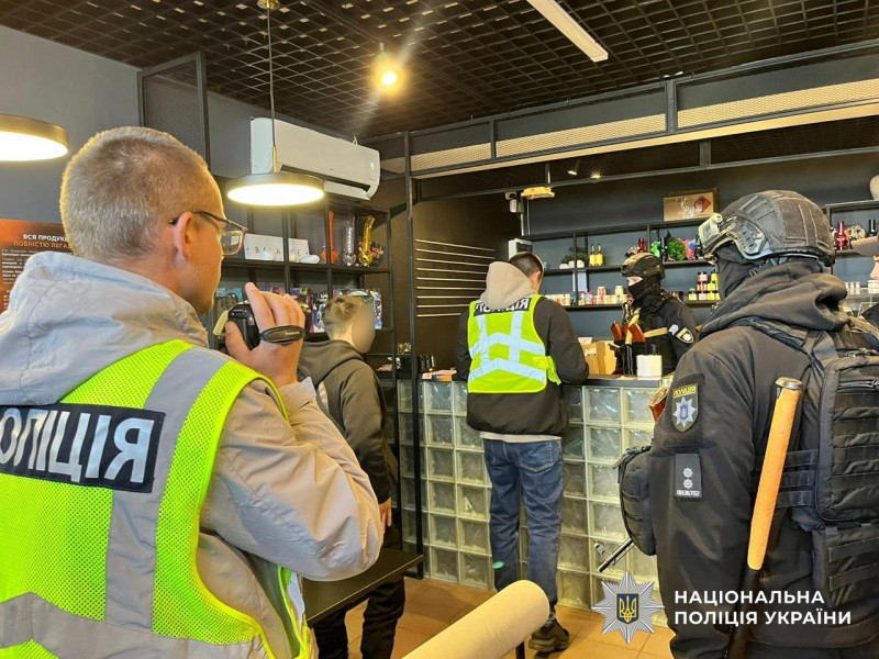  Нацполіція проводить обшуки в мережі магазинів U420 
