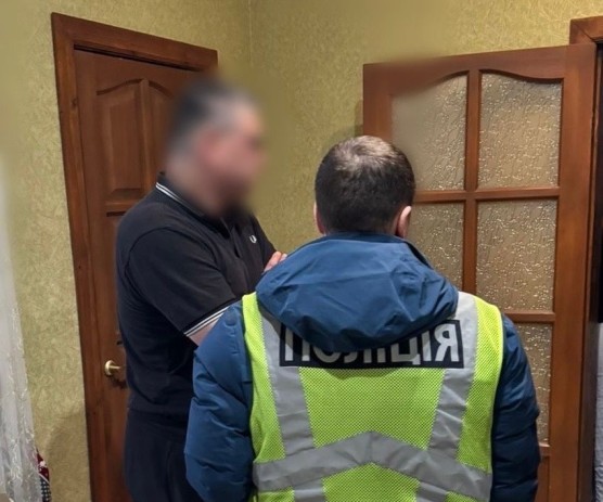  У Києві викрили чоловіка, який за $1700 легалізував іноземців в Україні 