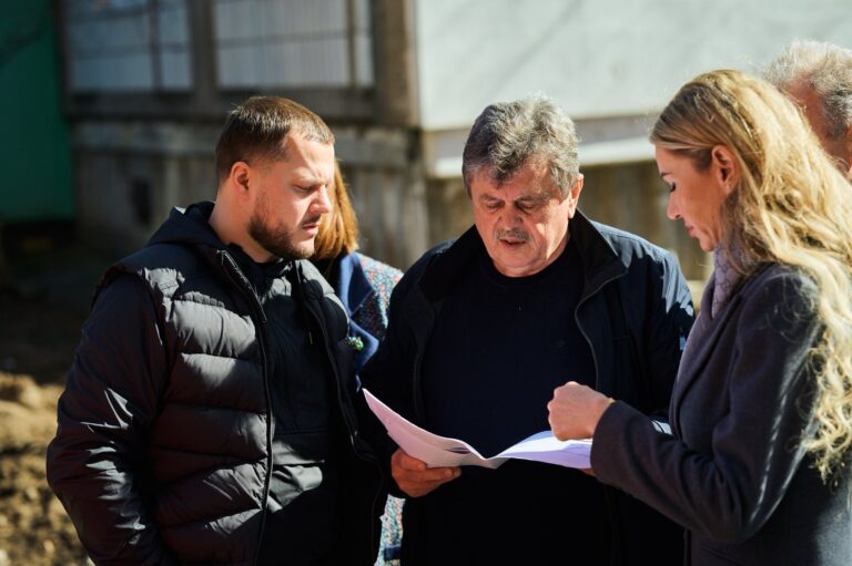  У Василькові відновлюють садочок, лікарню та житло: Калашник проінспектував роботи 