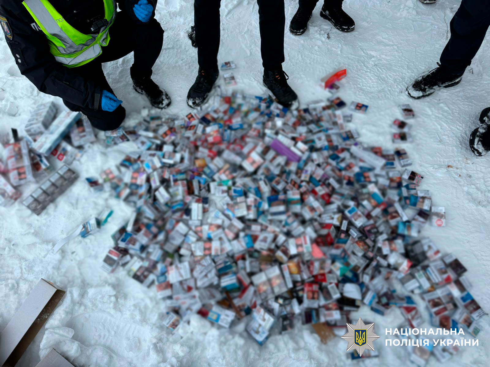  Обікрали кіоски із сигаретами на понад 740 тисяч гривень: у Києві поліцейські затримали двох іноземців 