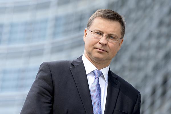  Єврокомісар дав зрозуміти, що ЄС не збирається знімати санкції з російських нафти й газу 