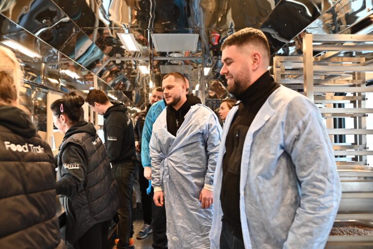  Микола Калашник: На Київщині розгортається комплексна система підтримки громад із забезпечення харчування, обігріву, звʼязку та базових потреб 