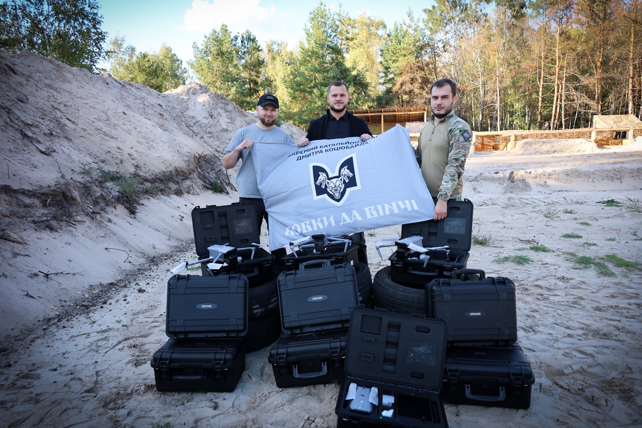  Микола Калашник передав дрони воїнам 108–окремого штурмового батальйону «Вовки Да Вінчі» 