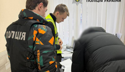 Понад 325 тисяч гривень збитків на закупівлі дорожньої солі: київські поліцейські повідомили про підозру керівнику КП ШЕУ Святошинського району