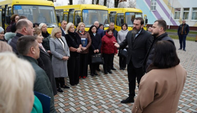 Микола Калашник: Громади Київщини отримали 10 нових шкільних автобусів