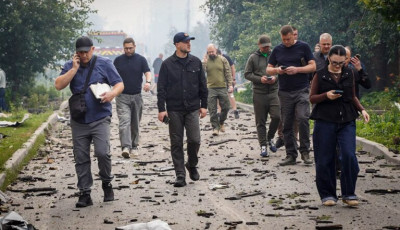 Микола Калашник відвідав Вишневе, де триває ліквідація наслідків російського удару