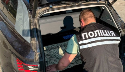 У Львові поліцейські повідомили посадовцю митниці про підозру в одержанні хабарів