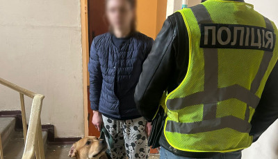 Била собаку повідцем: поліцейські Києва притягнули до відповідальності місцеву мешканку
