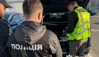 У Києві затримали чоловіка за «допомогу» зі складанням іспитів на водійські права
