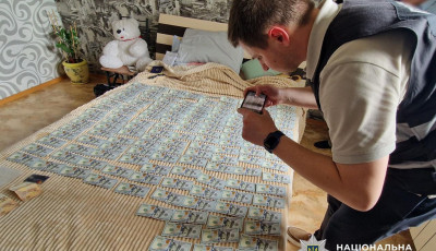 Поліція Чернігівщини затримала злочинне угруповання медиків, які організували корупційну схему ухилення від військової служби