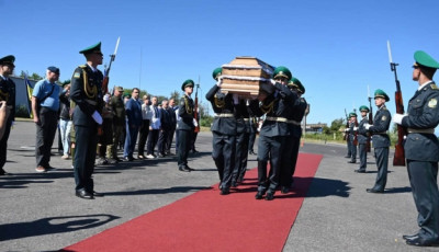 Останки полковника Євгена Коновальця повернули з Нідерландів в Україну
