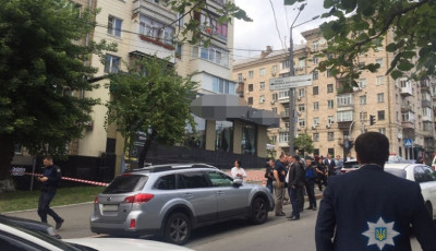 В центре Киева неизвестные обстреляли мужчину