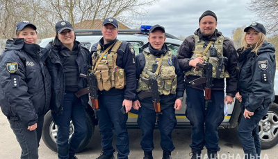 Правоохоронці разом з волонтерами продовжують надавати гуманітарну допомогу жителям Київщини
